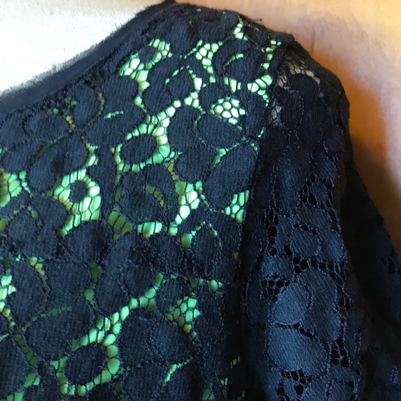 XL Vera Wang Princess Lace top w/neon green lining - Picture 2 of 5